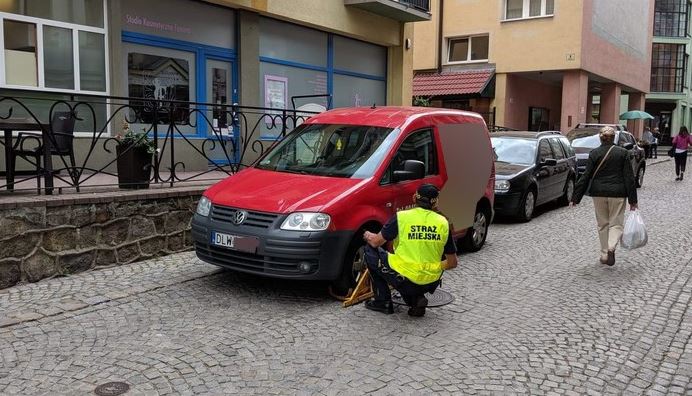 50 mandatów , 44 pouczenia i zabrane dowody rejestracyjne