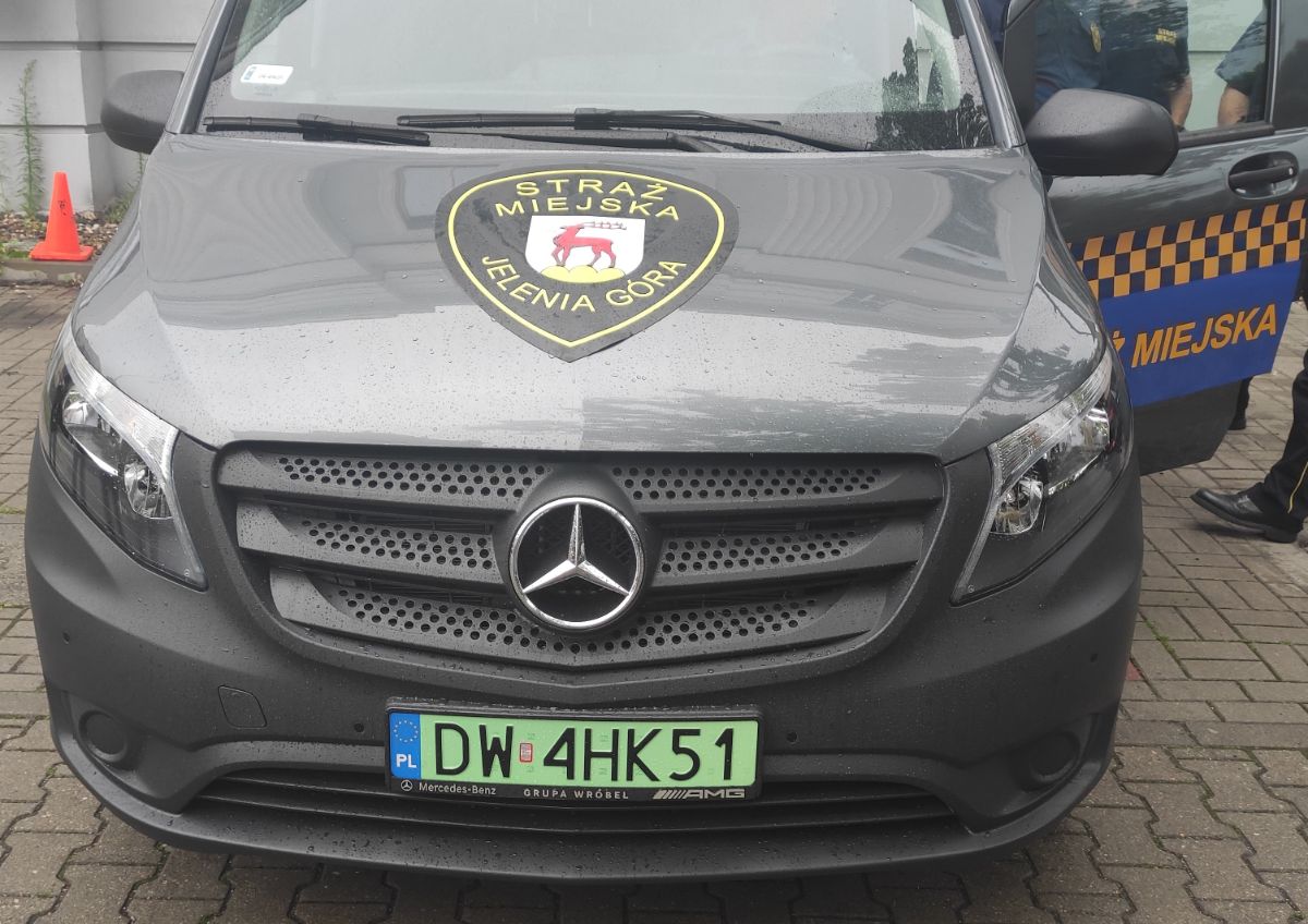 Straż Miejska testuje (elektryka) Mercedesa eVito