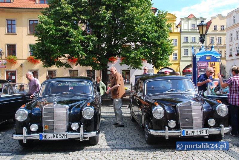 Zabytkowe Mercedesy podbiły serca jeleniogórzan