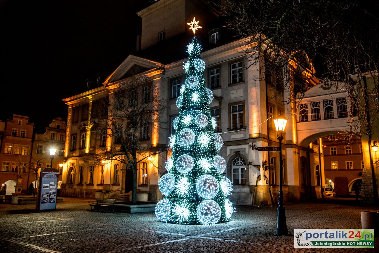 Wkrótce rozbłyśnie choinka. Czy dorówna poprzednim ?