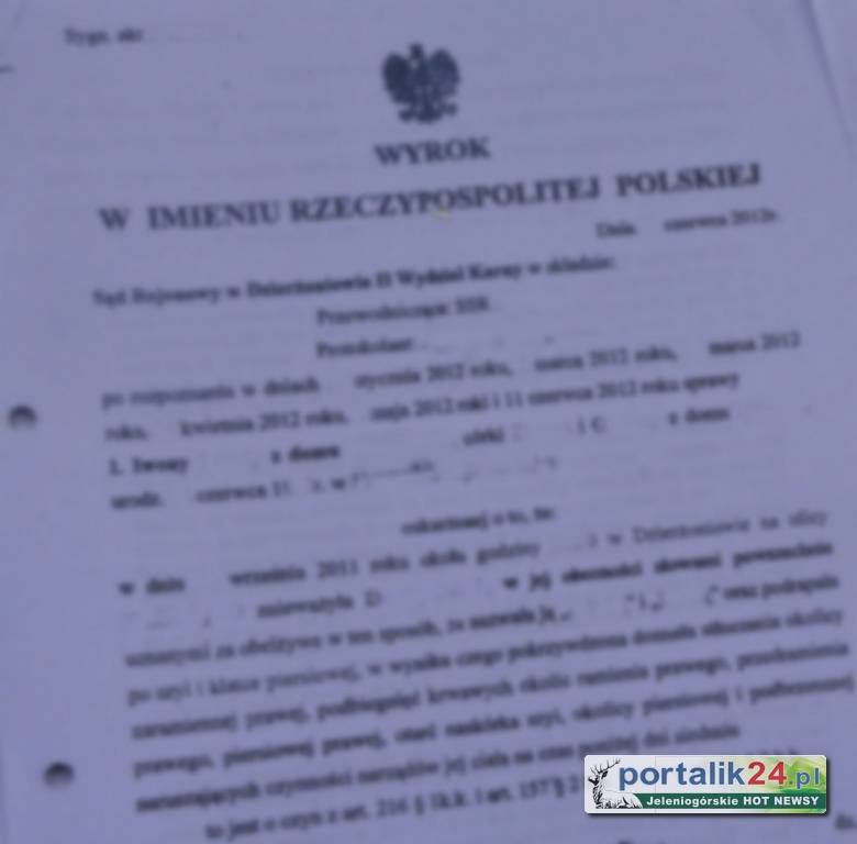 Wyroki sądowe i inne dokumenty na śmietniku