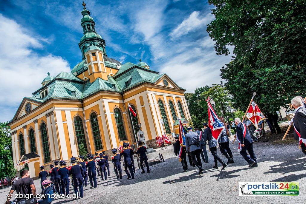 Przemarsz i przekazanie sztandaru - tak uczczono Święto Wojska Polskiego