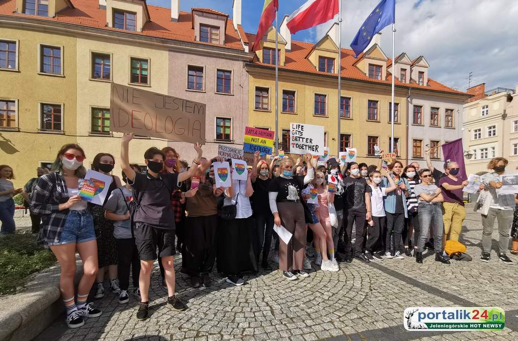 Demonstracja LGBT na Placu Ratuszowym