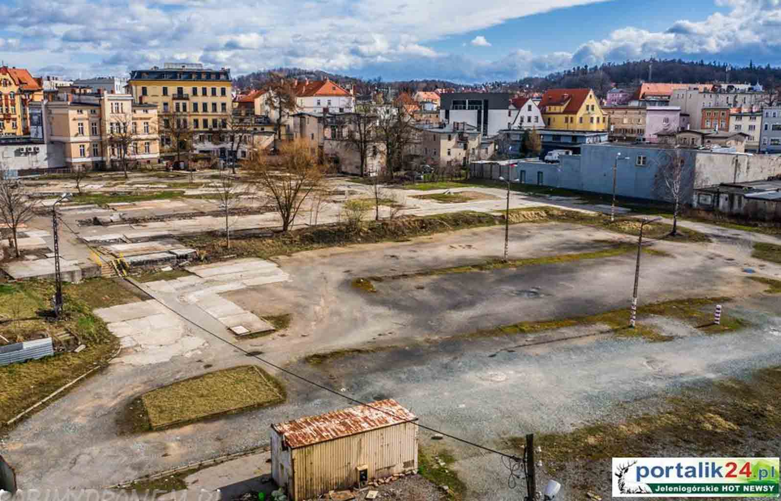 Urząd Miasta Jelenia Góra czeka na opinie w sprawę dawnej „Flory"