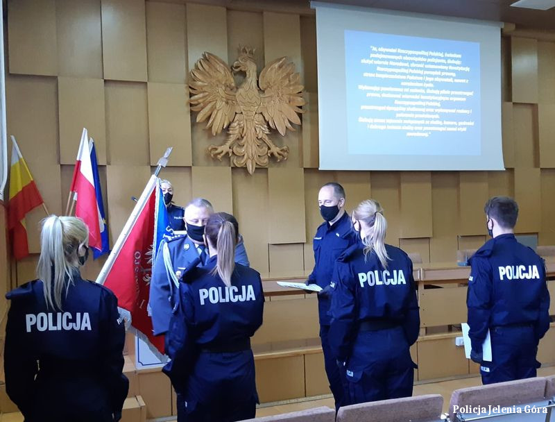 Uroczyste ślubowanie młodych policjantów