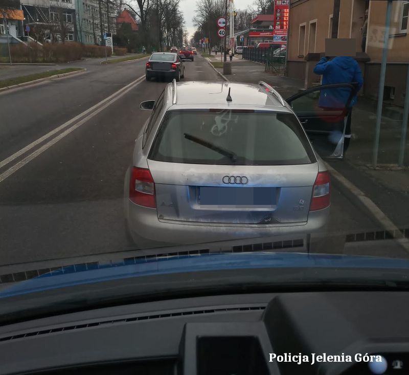 Kierujący z zakazem i narkotykami zatrzymany przez policjantów