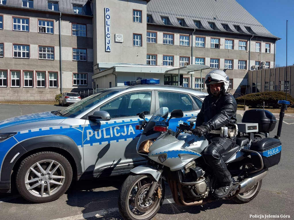 Policjanci jeleniogórskiej drogówki na motocyklach rozpoczęli sezon