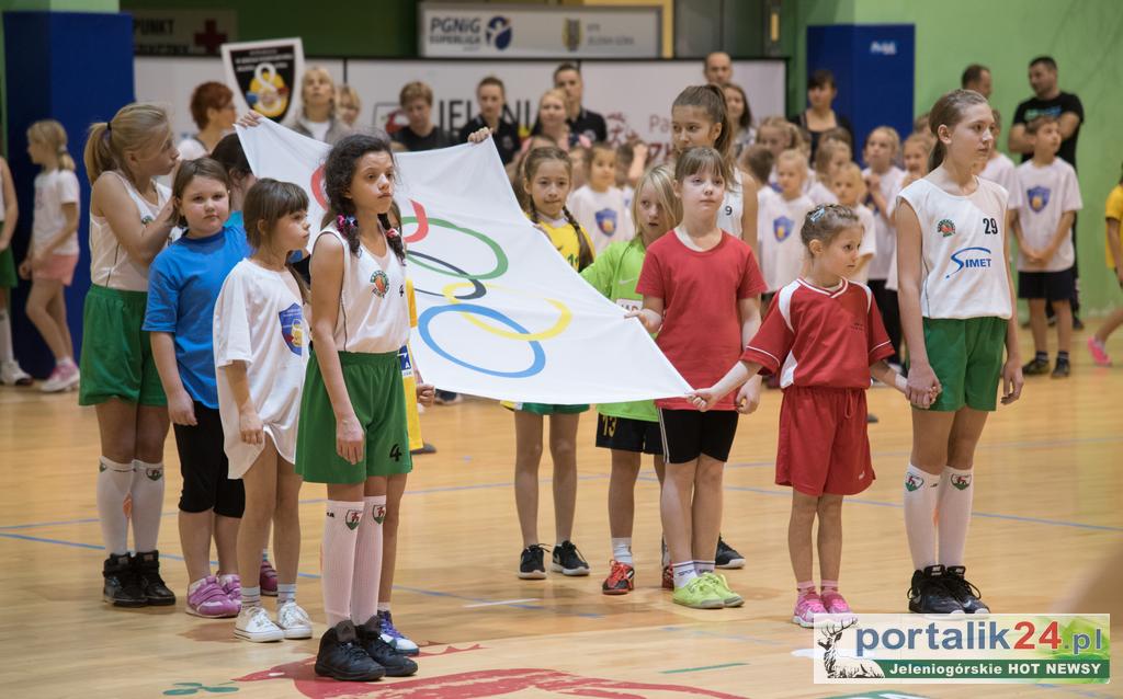 XVII Turnieju Gier i Zabaw... młodzi sportowcy klas I-III