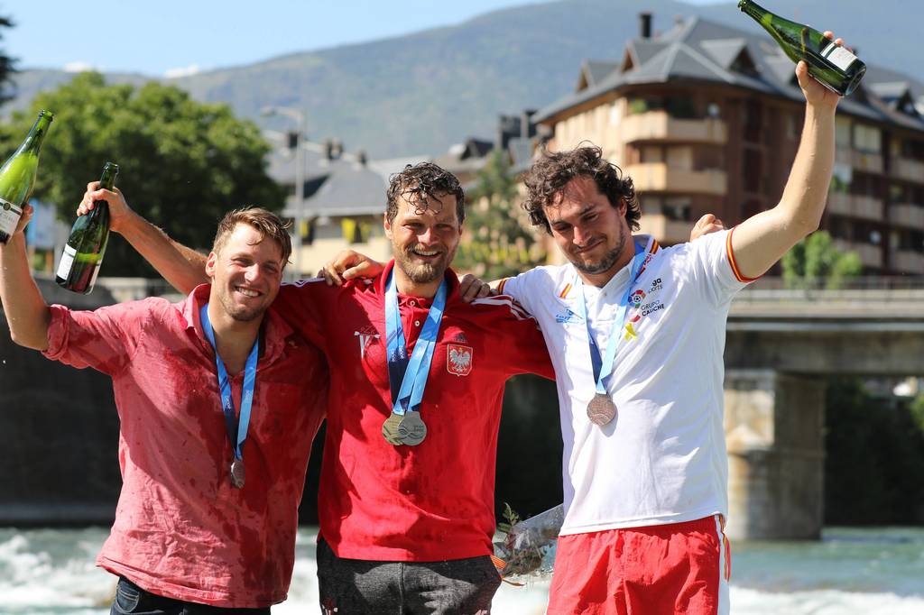 Podium K1M Tomasz Czaplicki 1.miejsce Puchar Świata fREESTYLE kajakowy