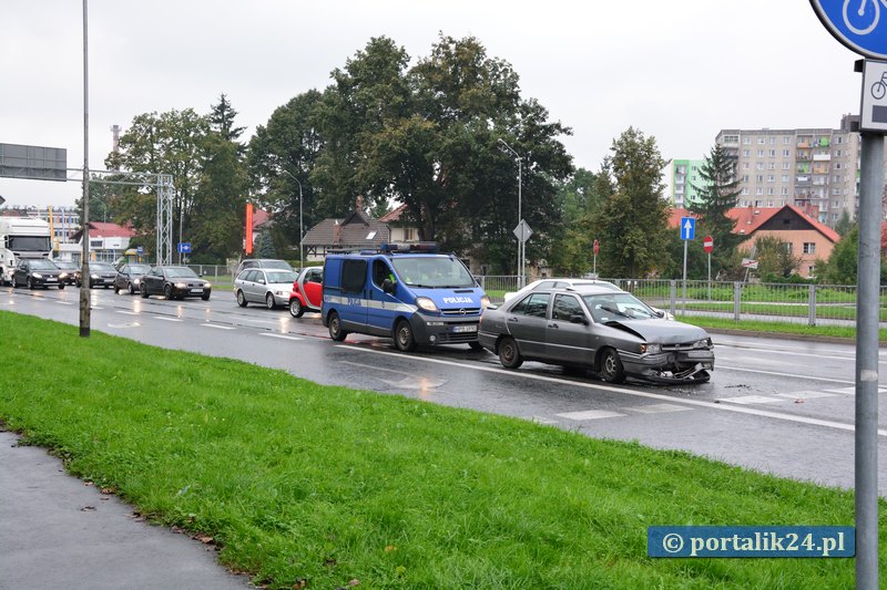 Kolizja dwóch aut spowodowała duże utrudnienia w ruchu