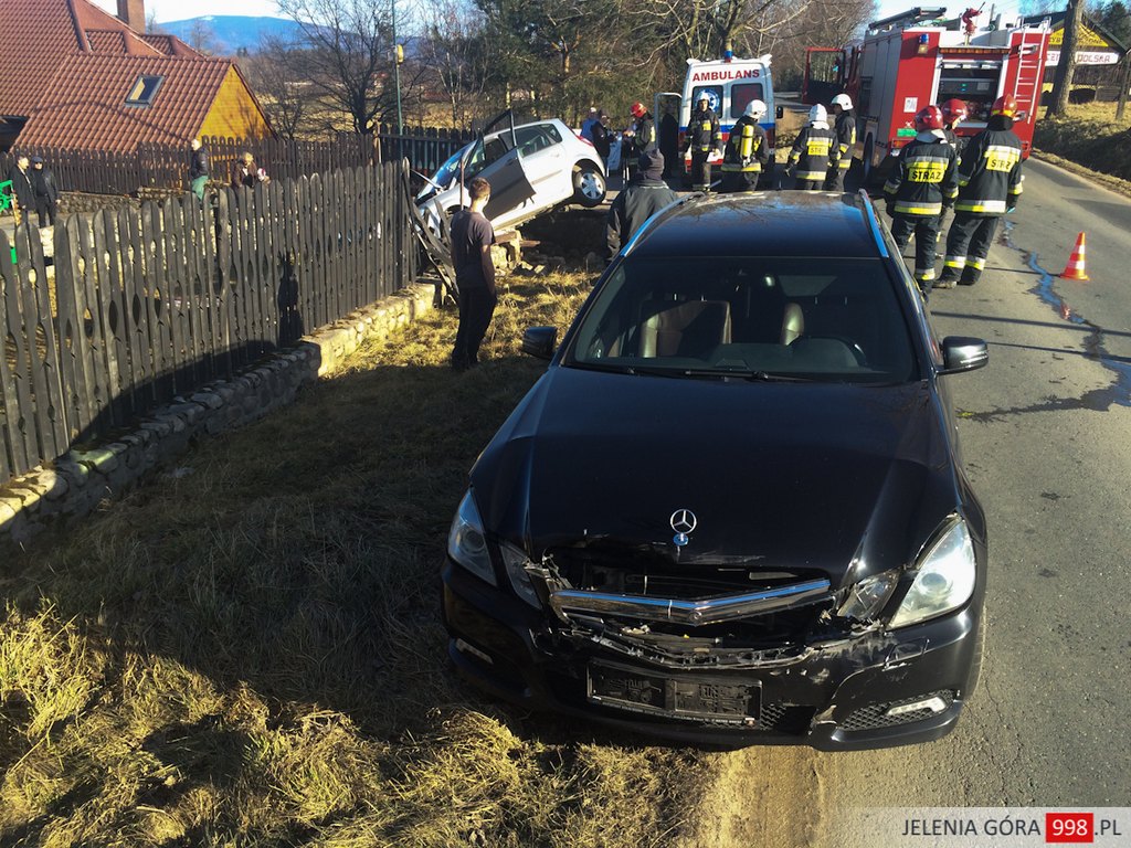 Zderzenie samochodów osobowych.