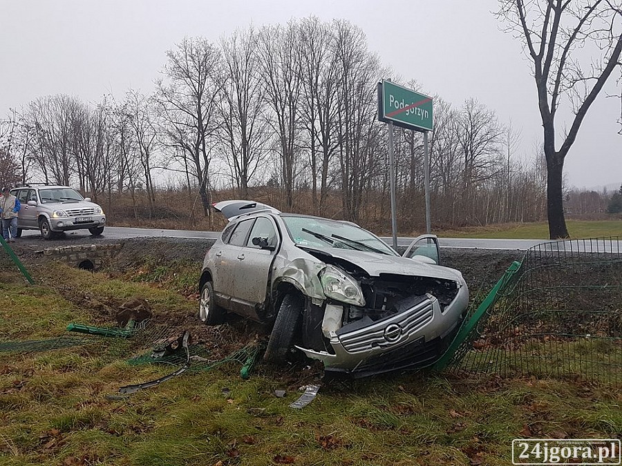 Wypadł z drogi, rozbił auto i uciekł